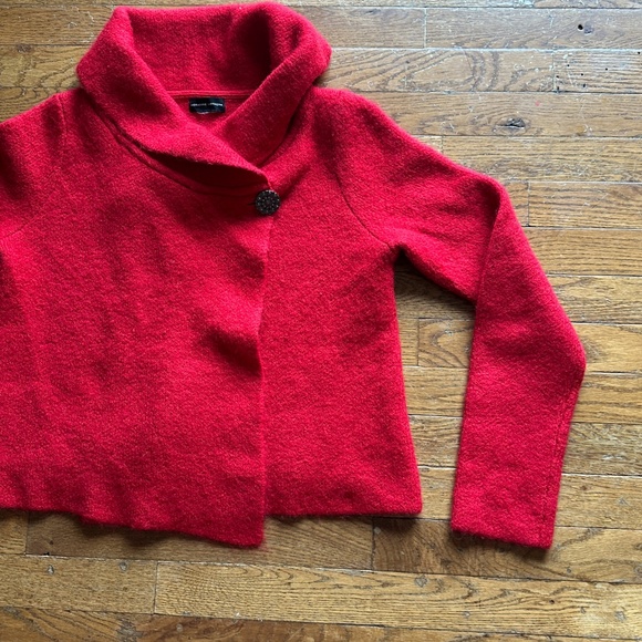 Adrienne Vittani Red Cowl Neck Cropped Marilyn Sweater with Statement Button - Picture 3 of 7
